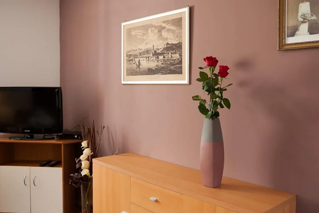 Apartment See Everlasting Split