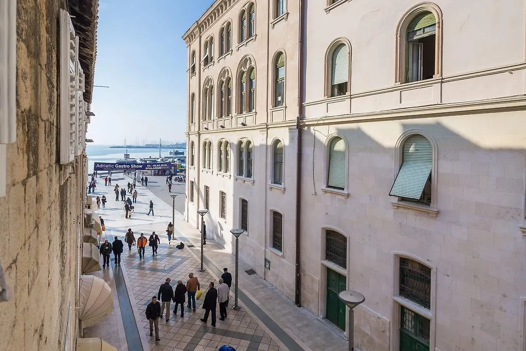 Apartment See Everlasting Split